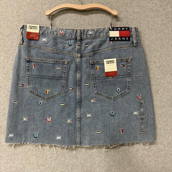 Tommy Hilfiger Embroidered Logo Denim Mini Skirt Women Size 32 Y2K Raw Hem NWT - Picture 2 of 10